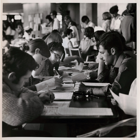 Students register for classes, using paper, at U of T Scarborough in 1969 (photo courtesy of University of Toronto Scarborough Library, UTSC Archives Legacy Collection)