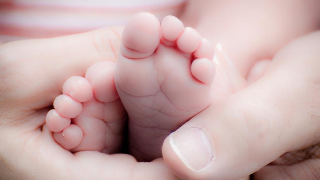 Photo of a baby&#039;s feet