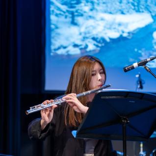 The flute player  in the group "C8"