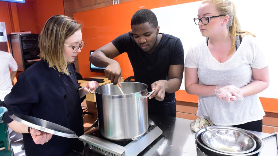 Students enrolled in the Edible History course recently ran a &quot;pop-up&quot; kitchen, serving up history lessons and curry dishes dating 400 years in the past.