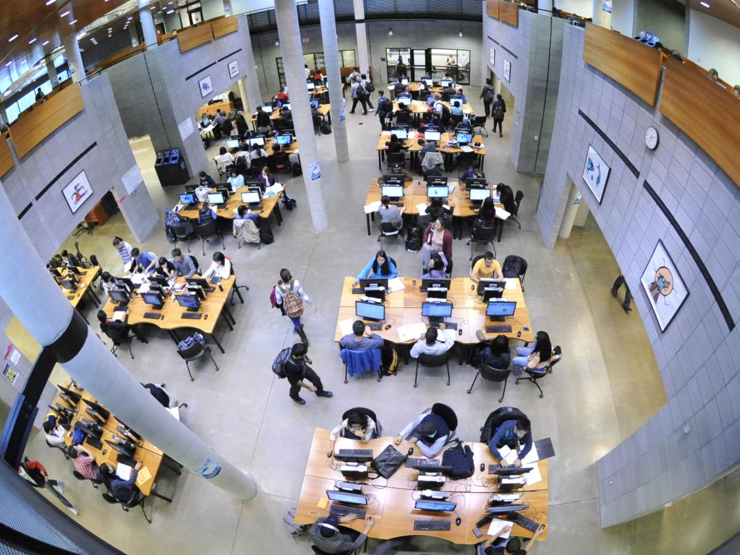 UTSC library with students