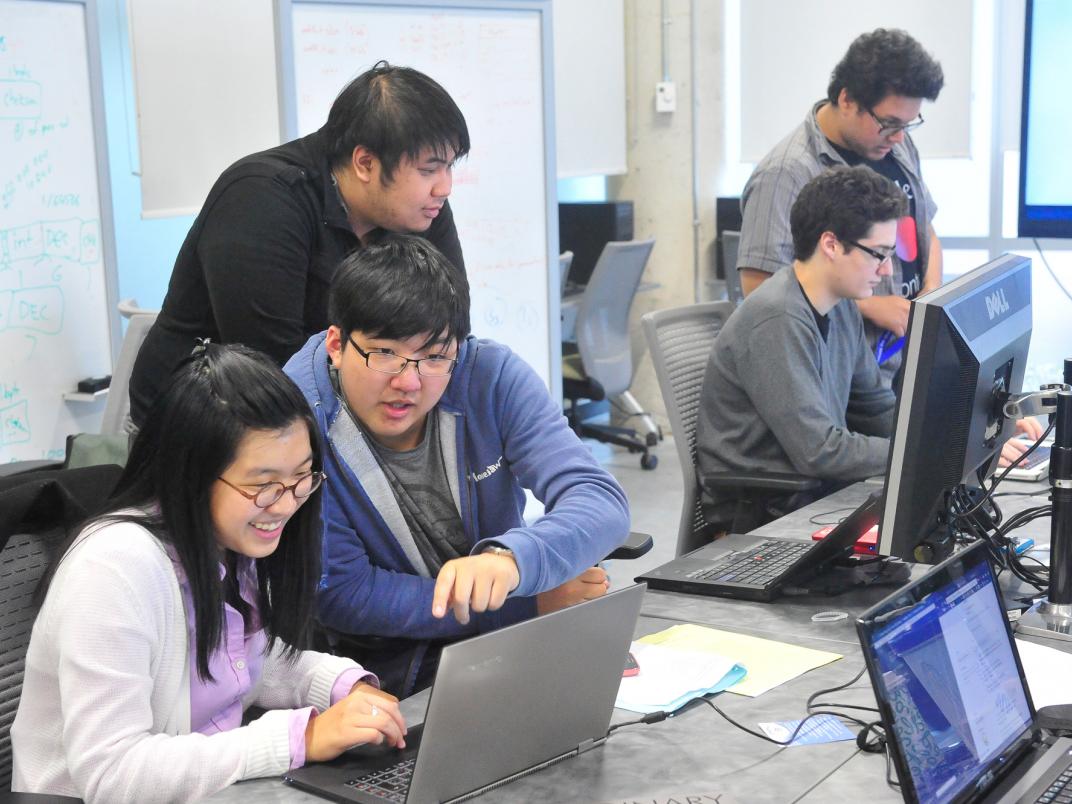 Students using academic resources at UTSC