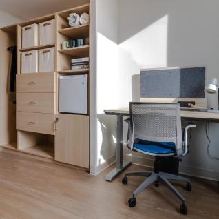 Single bedroom wardrobe and desk