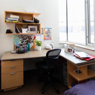 Single bedroom desk area